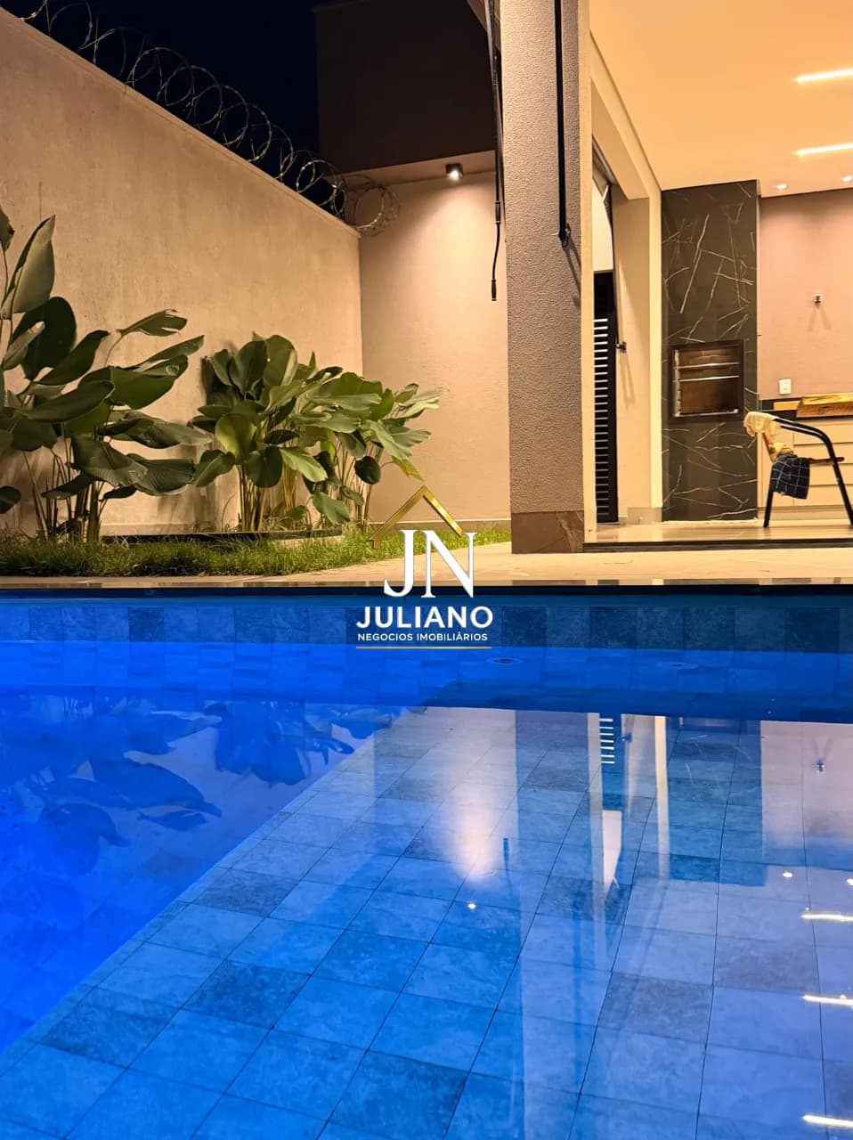 CASA MARAVILHOSA EM CONDOMÍNIO ABERTO — foto 1 de 10