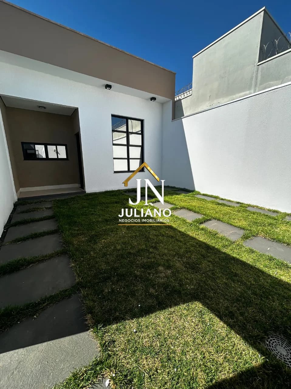 CASA 3 DORMITÓRIOS — foto 1 de 8