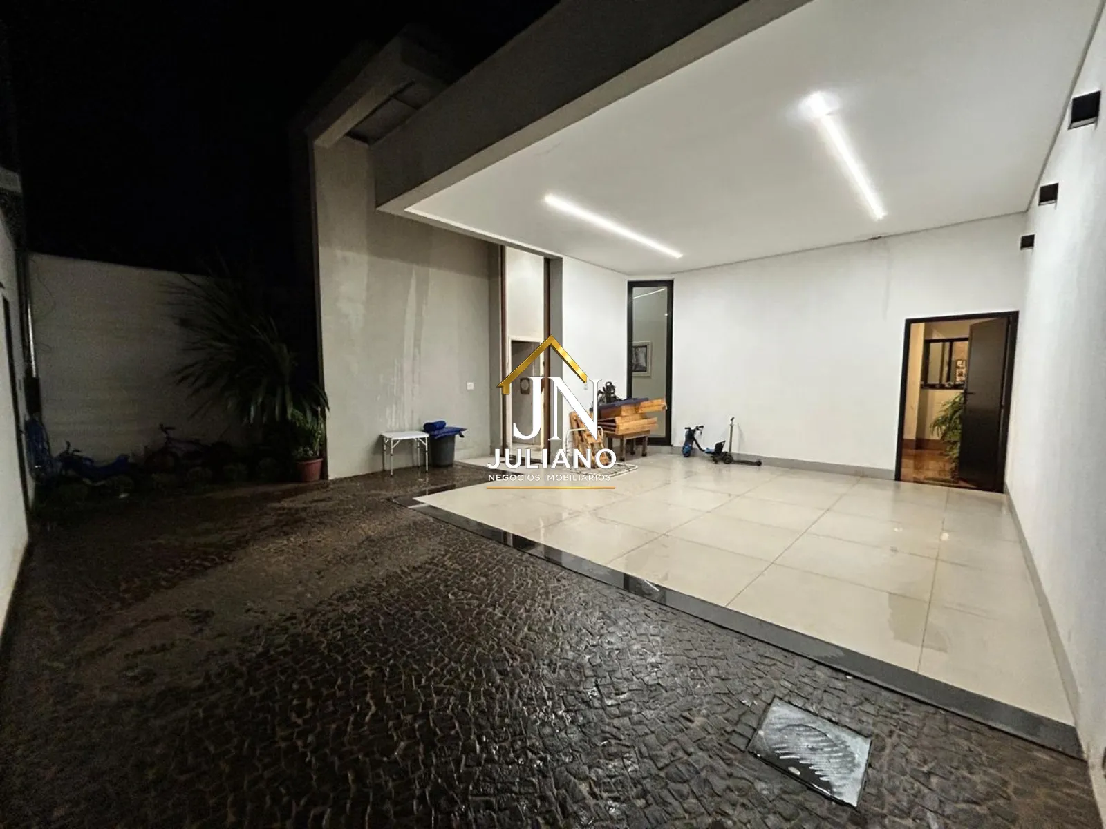 CASA COM 4 QUARTOS — foto 1 de 10