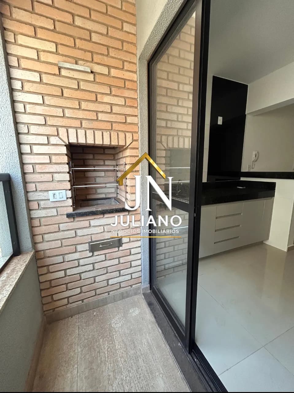 APARTAMENTO COM CHURRASQUEIRA A CARVÃO — foto 1 de 9