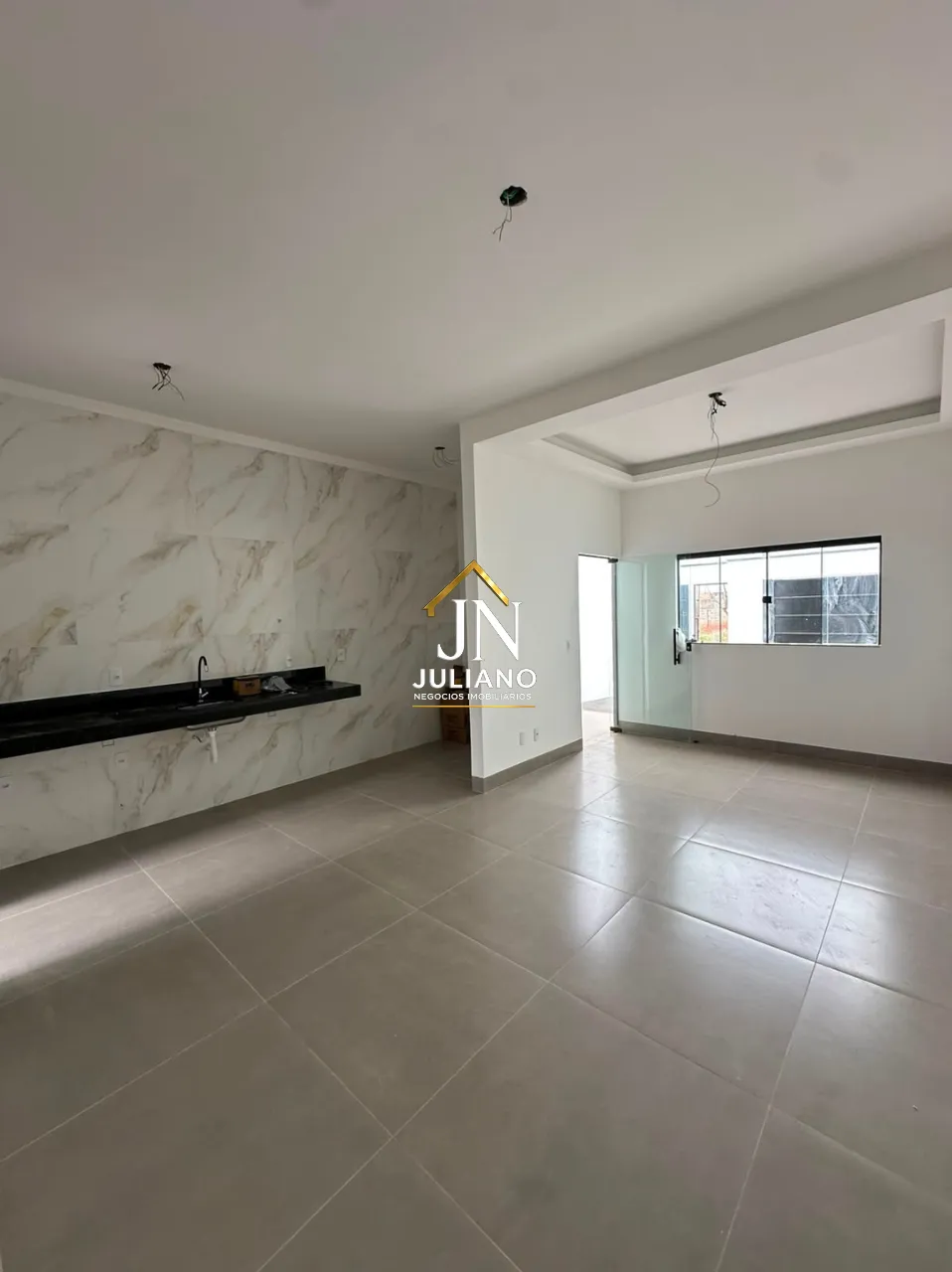CASA PRONTA EM ÓTIMA LOCALIZAÇÃO — foto 1 de 10
